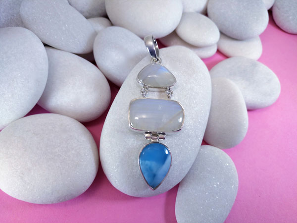 Larimar and Moonstone Sterling silver pendant.. Foto 1