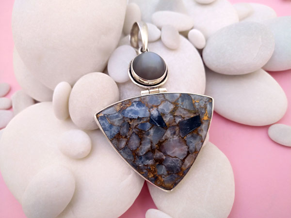 Sterling silver pendant with copper Calcite and Sapphire "cat's eye".. Foto 1