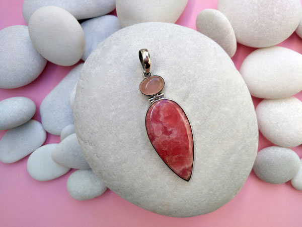 Handmade silver pendant with pink Quartz and Rhodochrosite.. Foto 2