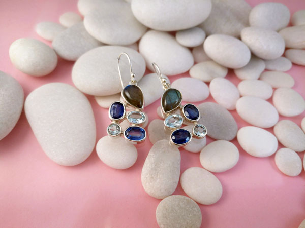 Sterling silver earrings and gems of Sapphires, Aquamarines and Labradorite.. Foto 1