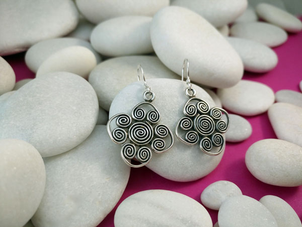 Sterling silver ethnic earrings.. Foto 1