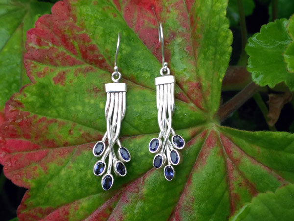 Sterling silver and Iolite gemstones earrings.. Foto 1