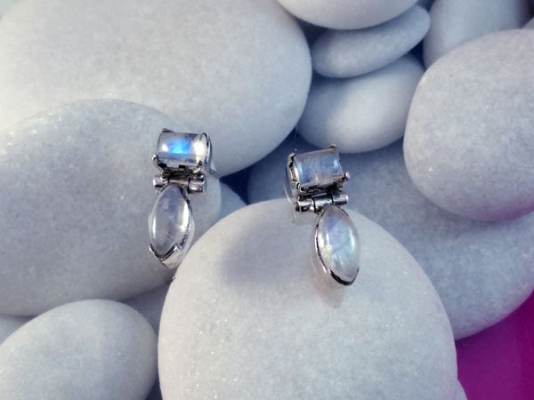 Handmade Sterling silver and Moonstone earrings.. Foto 1