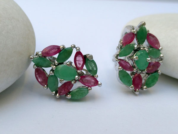 Elegant ethnic silver earrings.. Foto 1