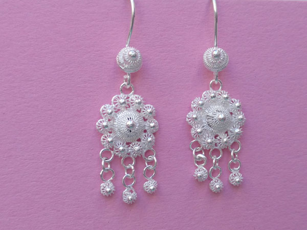 Ethnic earrings made of Sterling silver filigree.. Foto 3