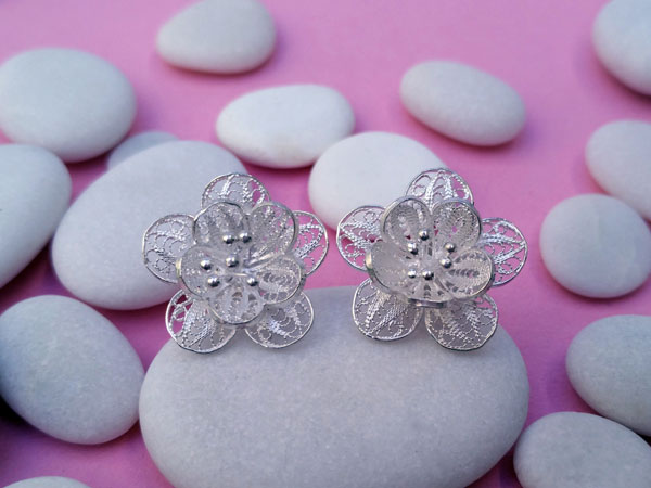 Ethnic earrings made of Sterling silver filigree.. Foto 1