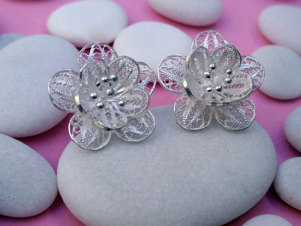 Ethnic earrings made of Sterling silver filigree.. Foto 2
