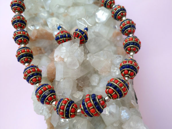 Tibetan handmade ethnic necklace and earrings set.. Foto 3