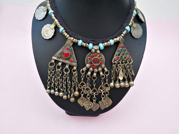 Ancient ethnic necklace from Central Asia. Foto 1