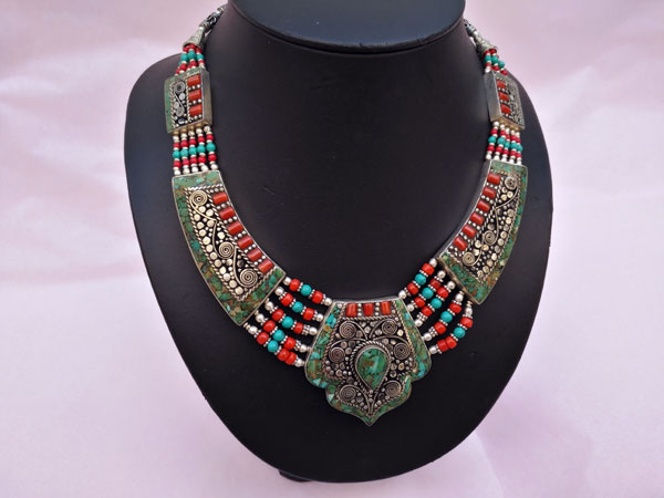 Ethnic Tibetan necklace made in Nepal.. Foto 1