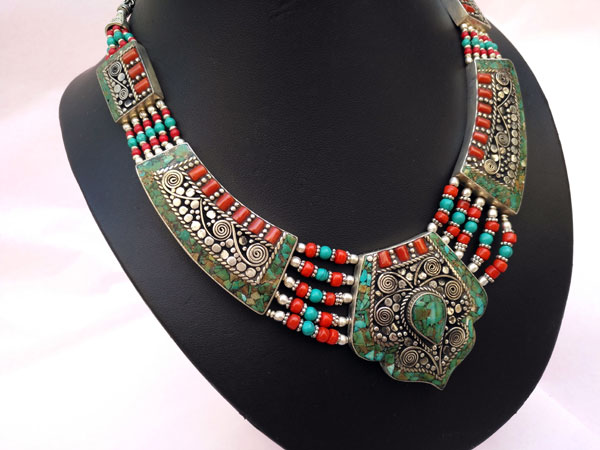 Ethnic Tibetan necklace made in Nepal.. Foto 4