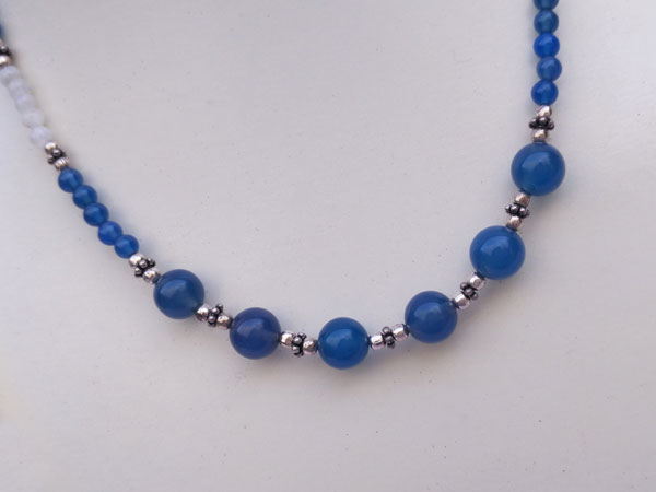 Conjunto de collar y pulsera de plata, cuarzo azul y piedra de luna.. Foto 2