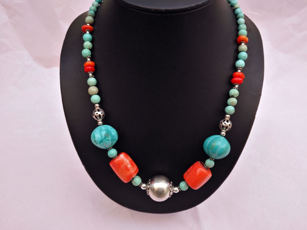 Traditional Tibetan Sterling silver and turquoise necklace.. Foto 1