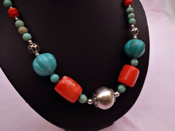 Traditional Tibetan Sterling silver and turquoise necklace.. Foto 3