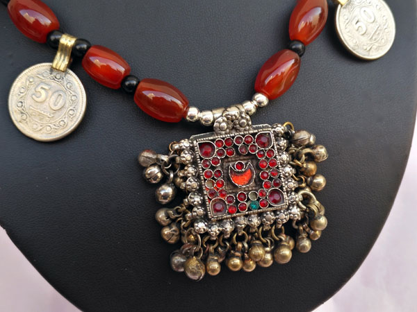 Ethnic silver and carnelian agate necklace.. Foto 3