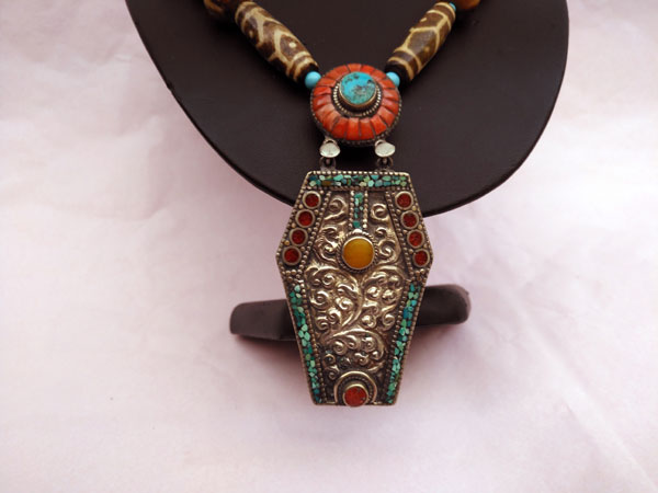 Traditional Tibetan necklace.. Foto 4