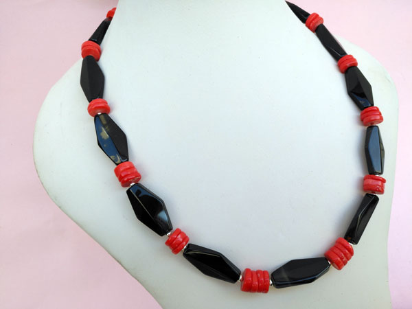 Ethnic Sterling silver, Onix and coral necklace.. Foto 1