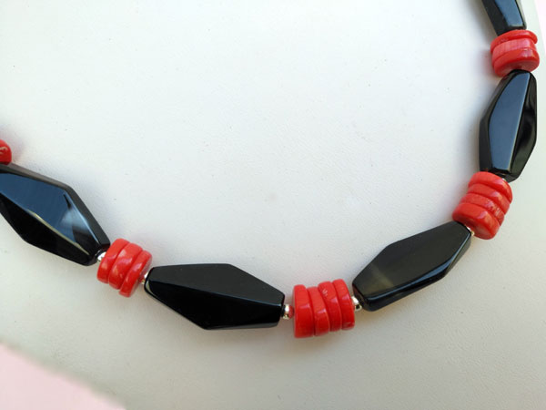 Ethnic Sterling silver, Onix and coral necklace.. Foto 3