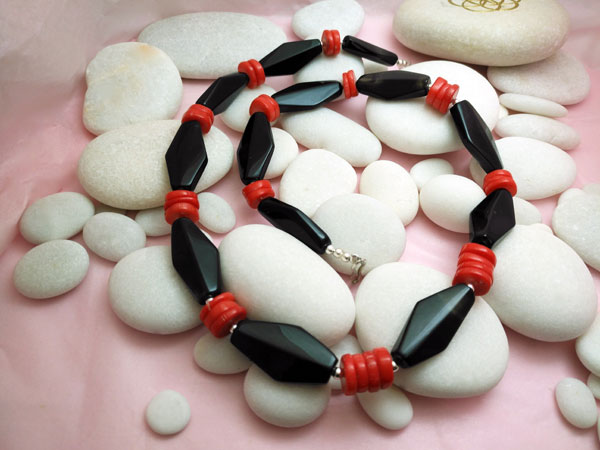 Ethnic Sterling silver, Onix and coral necklace.. Foto 4