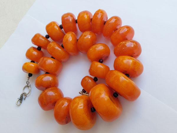 A long graduated single-strand butterscotch amber bead necklace, beads  ranging from 28.1mm to 9.8mm,