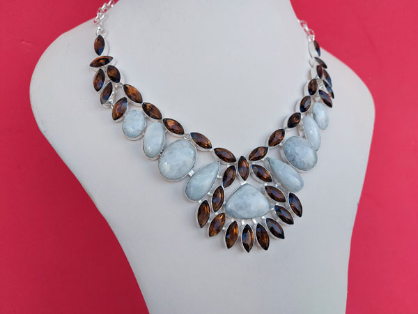 Exclusive moonstone and topaz necklace.. Foto 2
