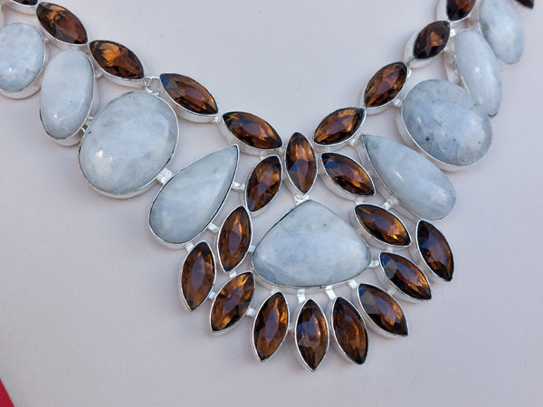 Exclusive moonstone and topaz necklace.. Foto 3