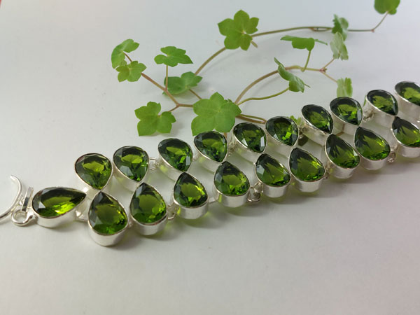 Conjunto de collar y pulsera cristales Swarovski.. Foto 5