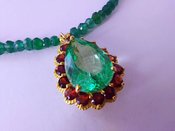 Faceted green topaz and tourmaline necklace.. Foto 1