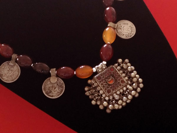 Carnelian agate traditional ethnic necklace.. Foto 4