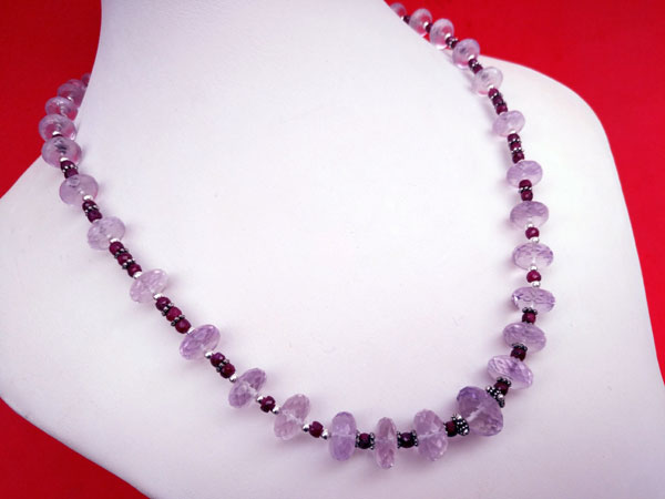 Exquisite silver necklace with Kunzite and Rubis gems.. Foto 2