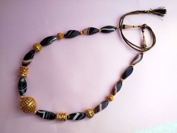 Ethnic necklace of agates and Tibetan beads.. Foto 4