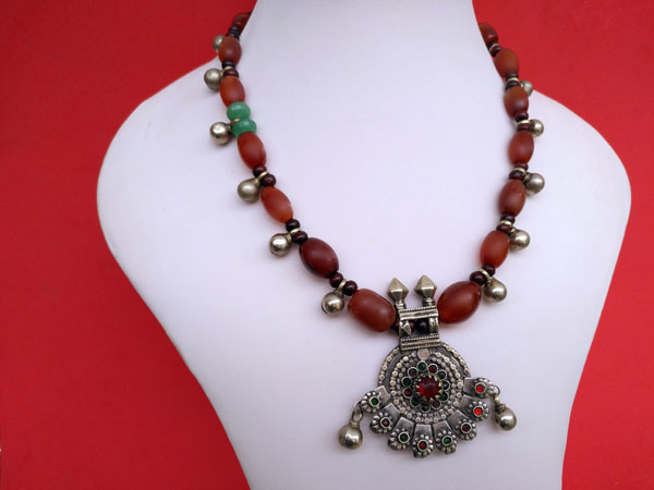 Carnelian agate traditional ethnic necklace.. Foto 1