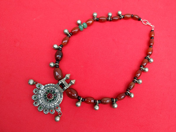 Carnelian agate traditional ethnic necklace.. Foto 3