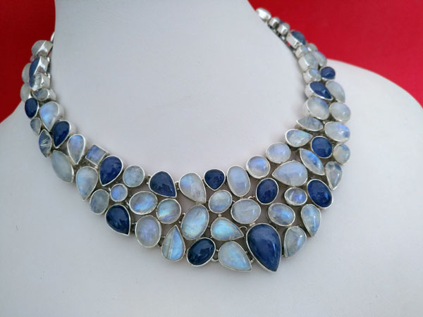 Sterling silver necklace with gems of Tanzanite and Moonstone.. Foto 1