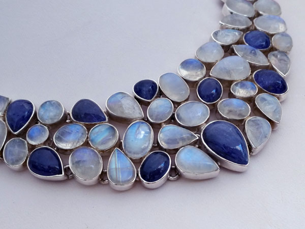 Sterling silver necklace with gems of Tanzanite and Moonstone.. Foto 3