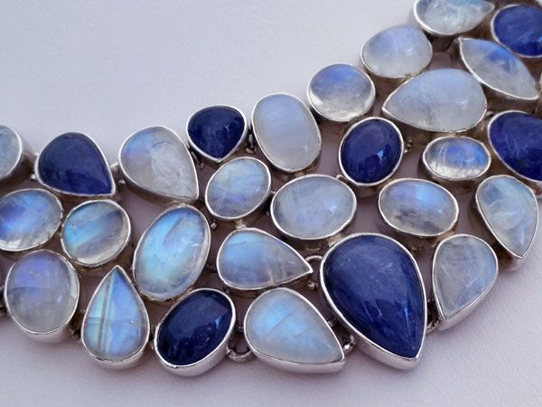 Sterling silver necklace with gems of Tanzanite and Moonstone.. Foto 4