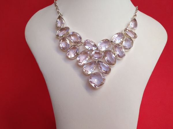 Silver necklace and faceted Topaz gems.. Ref. TRR