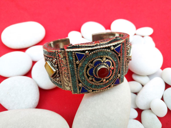 Traditional Tibetan ethnic bracelet.. Foto 1