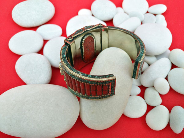 Traditional Tibetan ethnic bracelet.. Foto 2