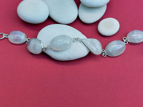 Silver and moonstone bracelet.. Foto 1