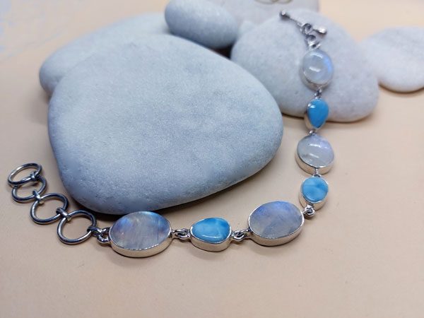 Pulsera de plata con gemas de Larimar y Piedra de luna.. Ref. TVR