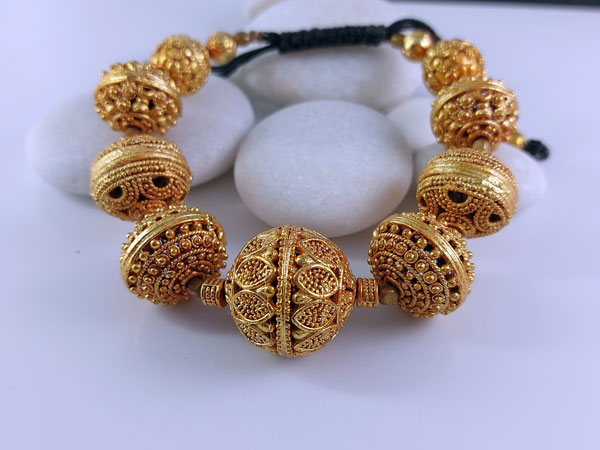 Tibetan traditional ethnic bracelet.. Foto 2