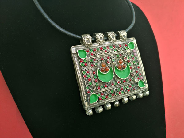 Restored ancient ethnic pendant "tawis".. Foto 2