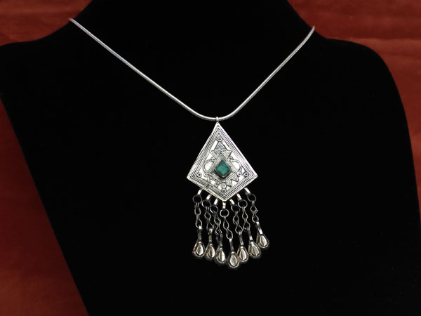 Ancient ethnic "tekke" pendant.. Foto 1