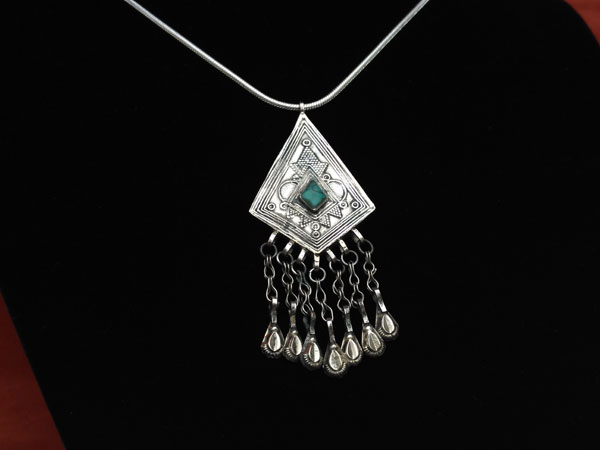 Ancient ethnic "tekke" pendant.. Foto 2