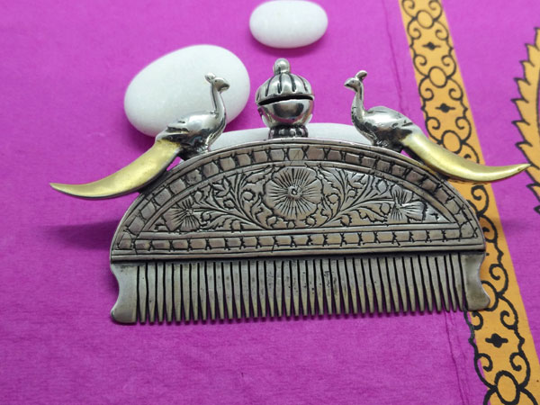 Old Rajhput ethnic comb of silver.. Foto 1