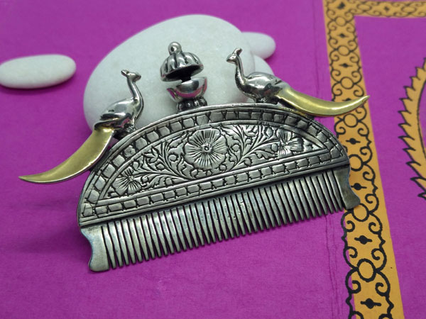 Old Rajhput ethnic comb of silver.. Foto 3