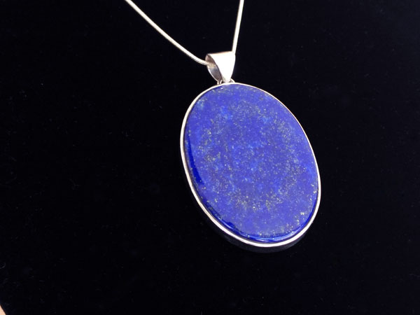 Ethnic silver and Lapis lazuli pendant.. Foto 2