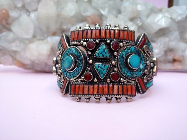 Tibetan traditional ethnic bracelet.. Foto 1