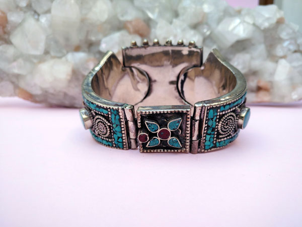 Tibetan traditional ethnic bracelet.. Foto 4